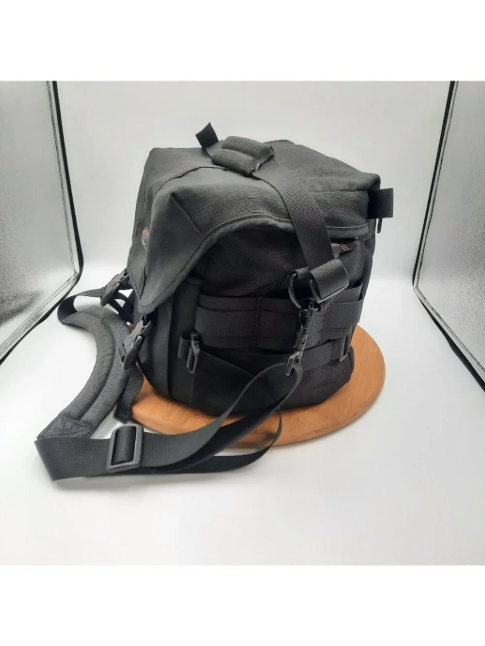 LowePro Steath Reporter 300 AW Camera Bag Black Shoulder Strap Carry Travel DSLR